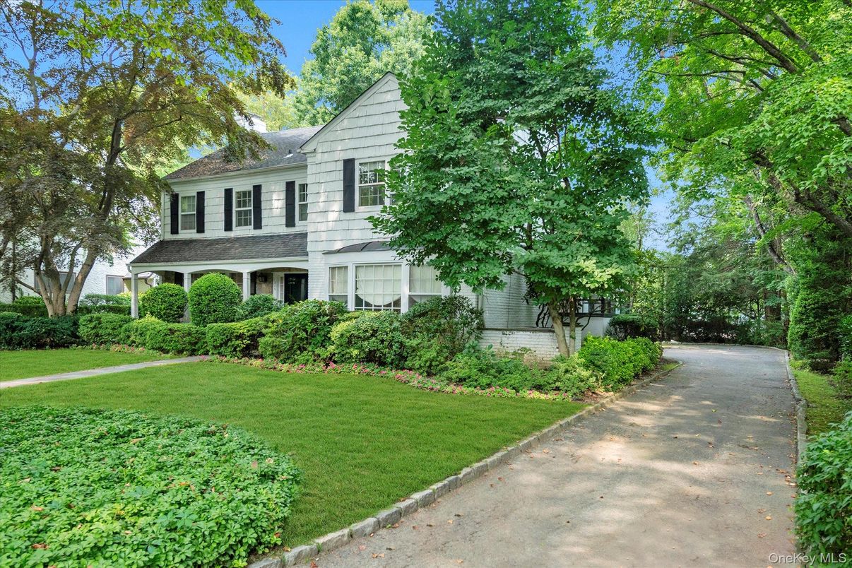 Backyard, Exterior, Facade, Queen Anne Victorian