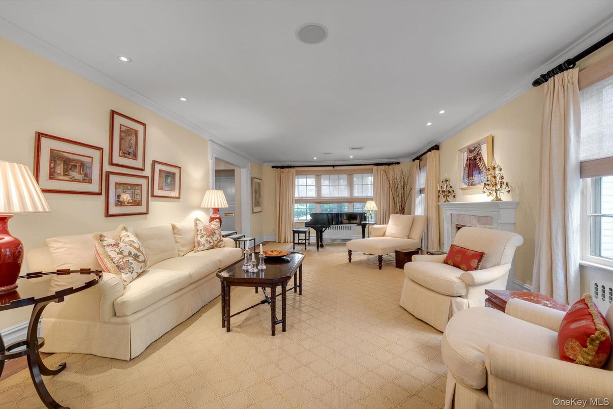 Fireplace, Interior, Living room, Piano, Recessed Lighting