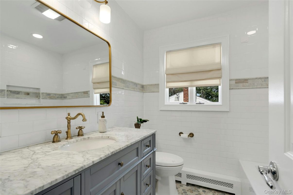Bathroom, Interior, Recessed Lighting