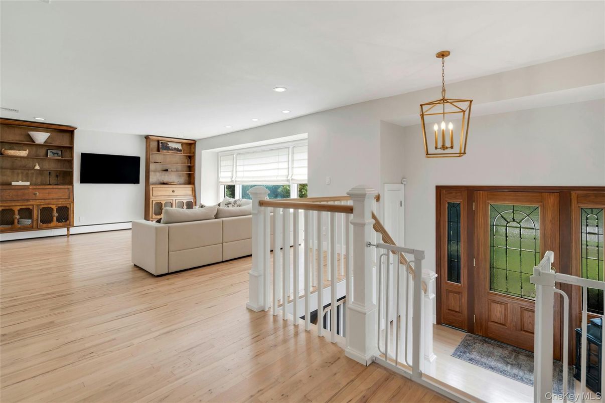 Interior, Pendant Lights, Recessed Lighting, Wood Texture Flooring