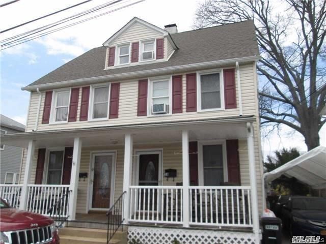 Exterior, Facade, American Foursquare