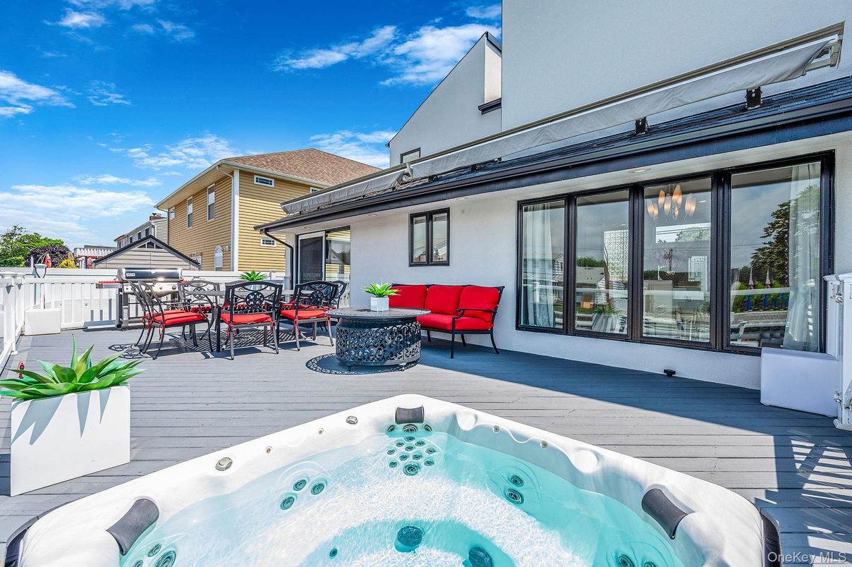 Exterior, Hot Tub