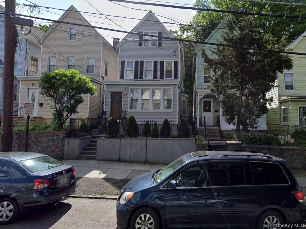 Exterior, Facade, Rowhouse