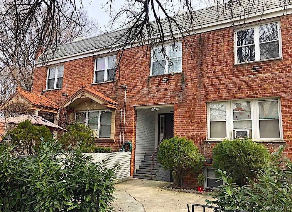 Exterior, Facade, Brick Facade, Rowhouse