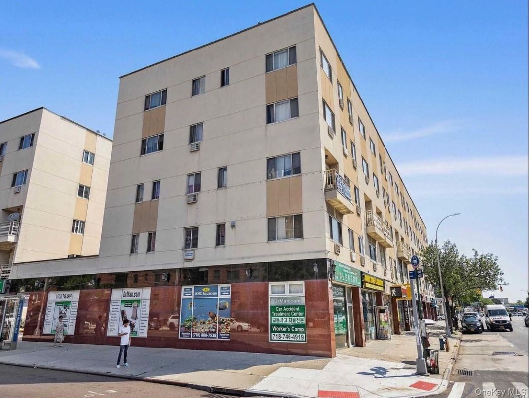 Exterior, Facade, Condo Building
