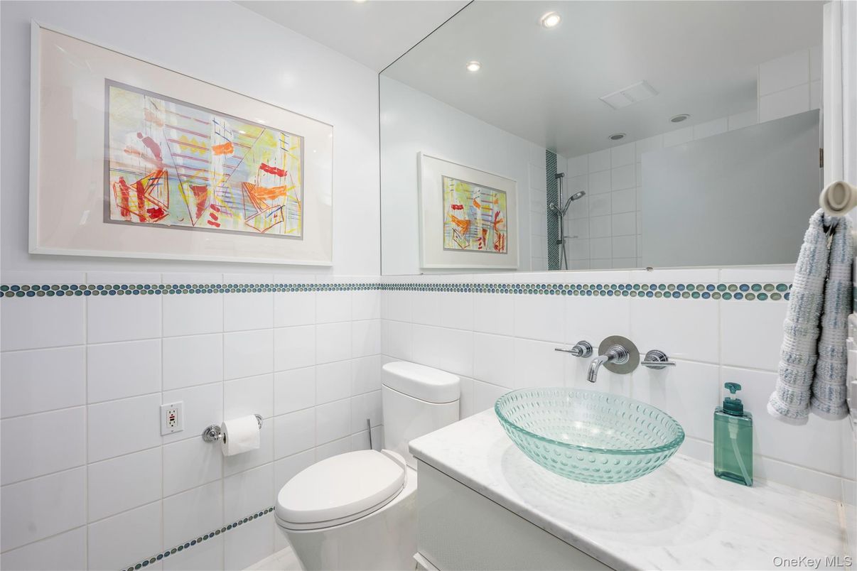Bathroom, Interior, Recessed Lighting