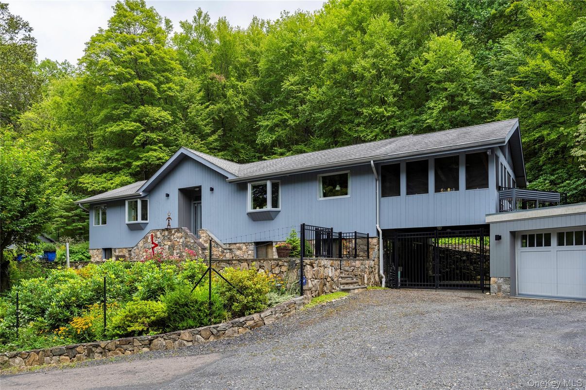 Attached, Exterior, Facade, Farmhouse