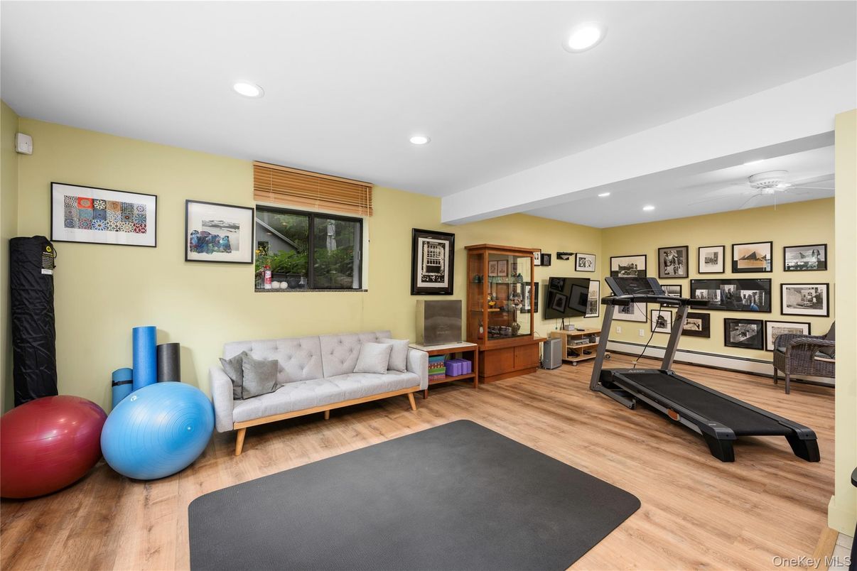 Fitness Equipment, Interior, Recessed Lighting, Wood Texture Flooring