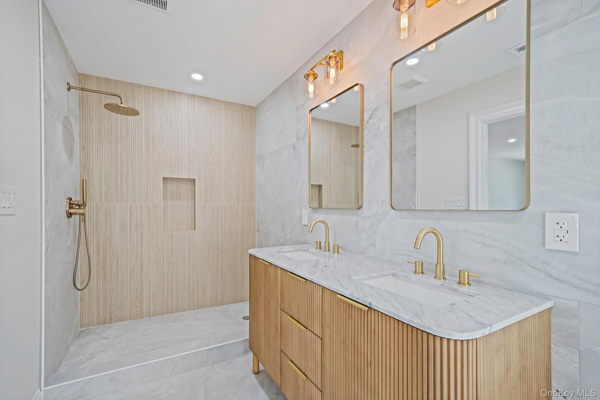 Bathroom, Dual Sink Vanities, Interior, Recessed Lighting
