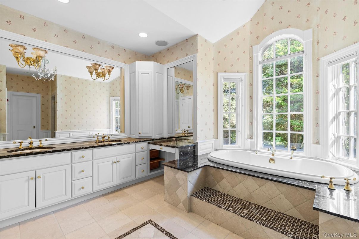Bathroom, Interior, Recessed Lighting