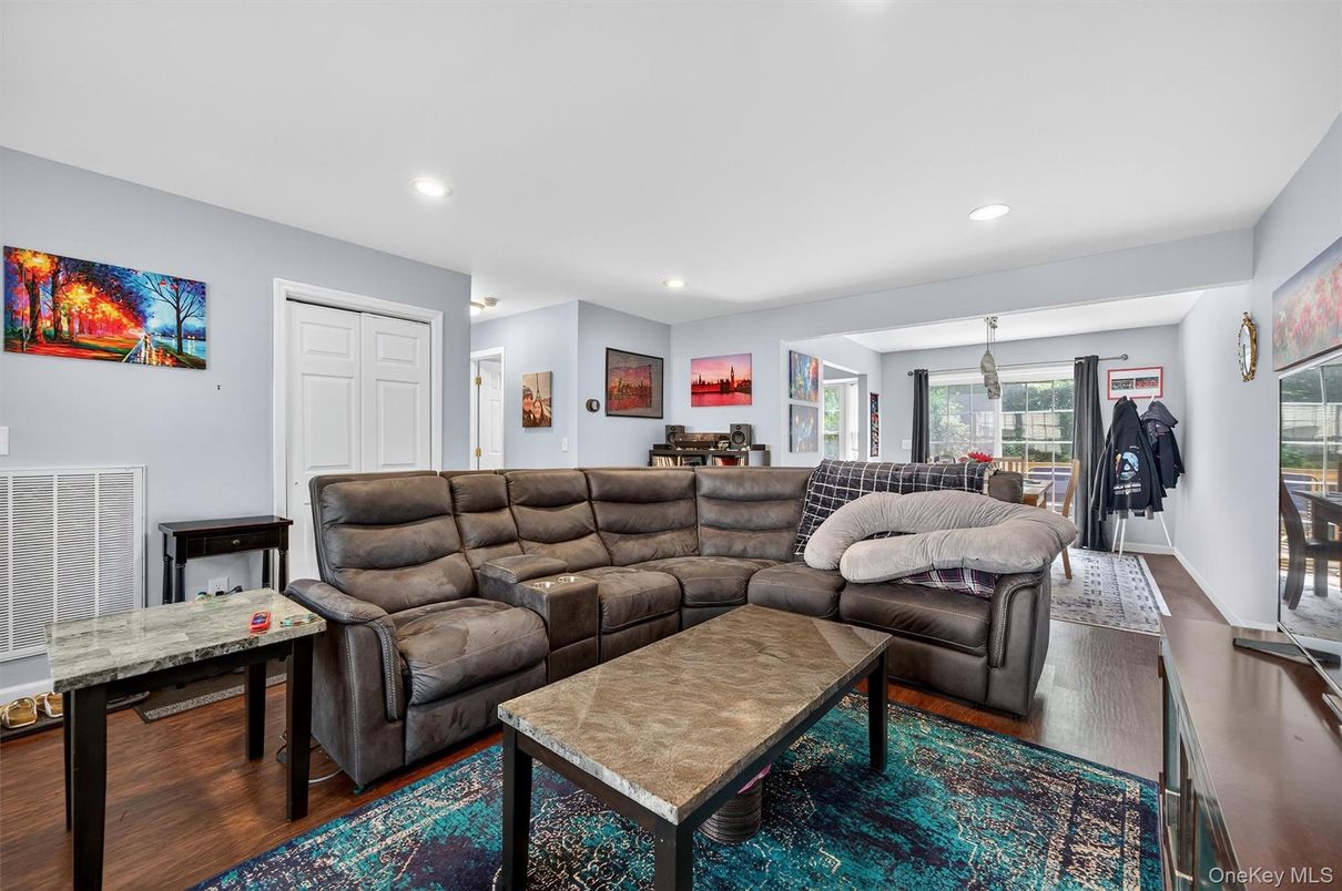 Interior, Living room, Recessed Lighting, Wood Texture Flooring