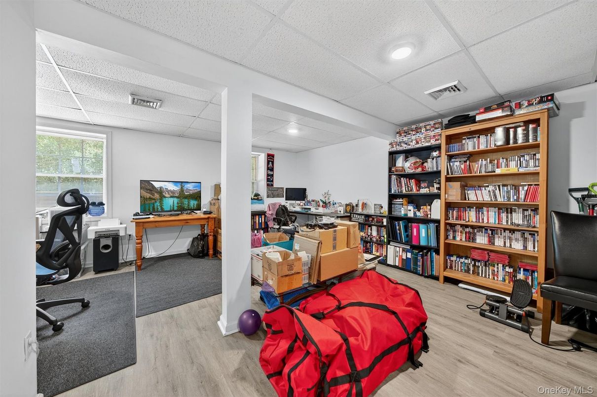 Home Office, Interior, Recessed Lighting, Wood Texture Flooring