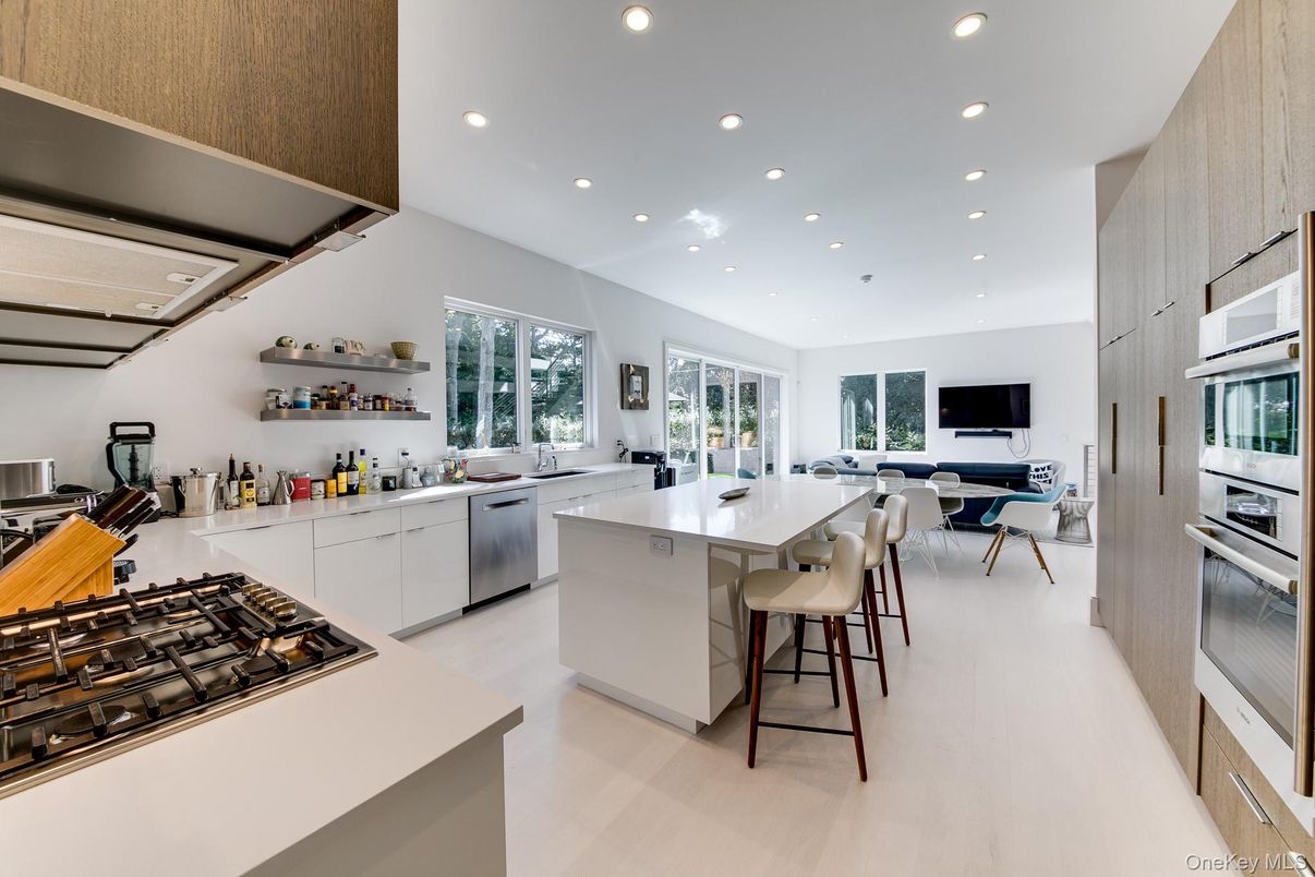 Dining room, Interior, Kitchen, Recessed Lighting, Stainless Steel Appliances