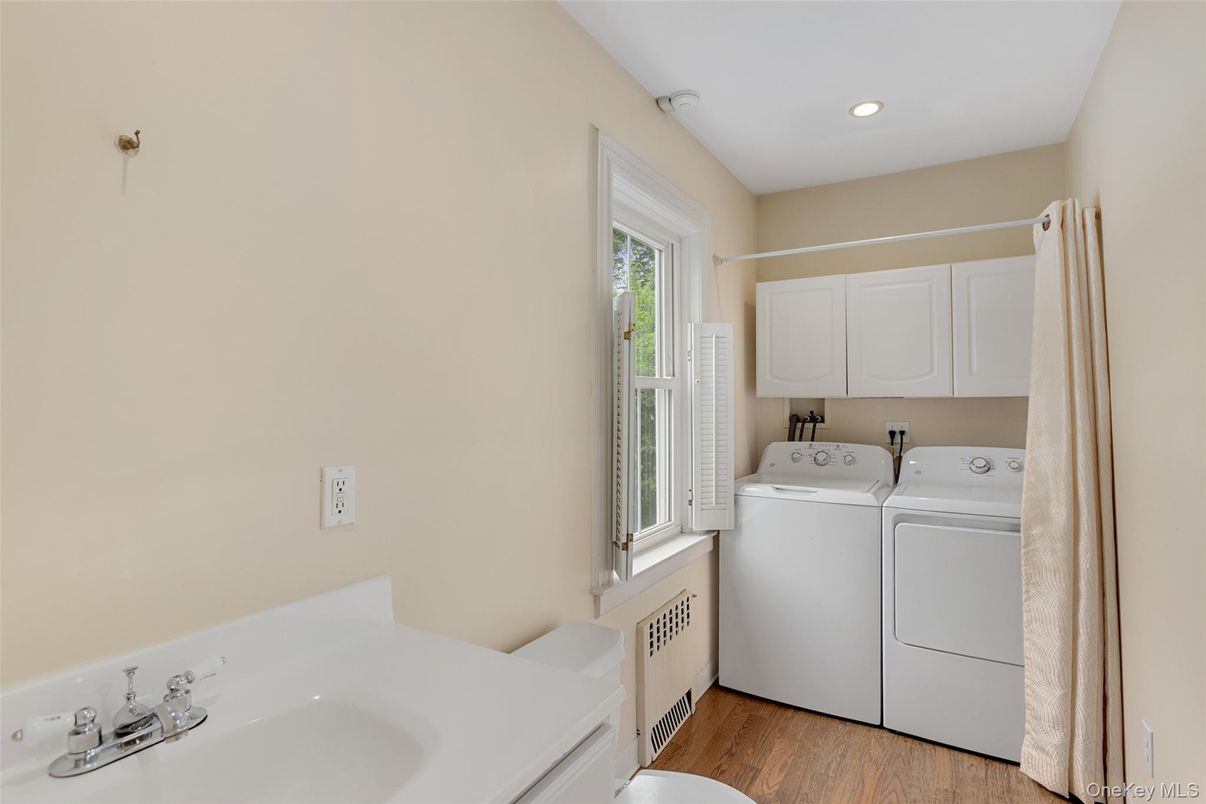 Interior, Recessed Lighting, Utility Closets, Washer, Wood Texture Flooring
