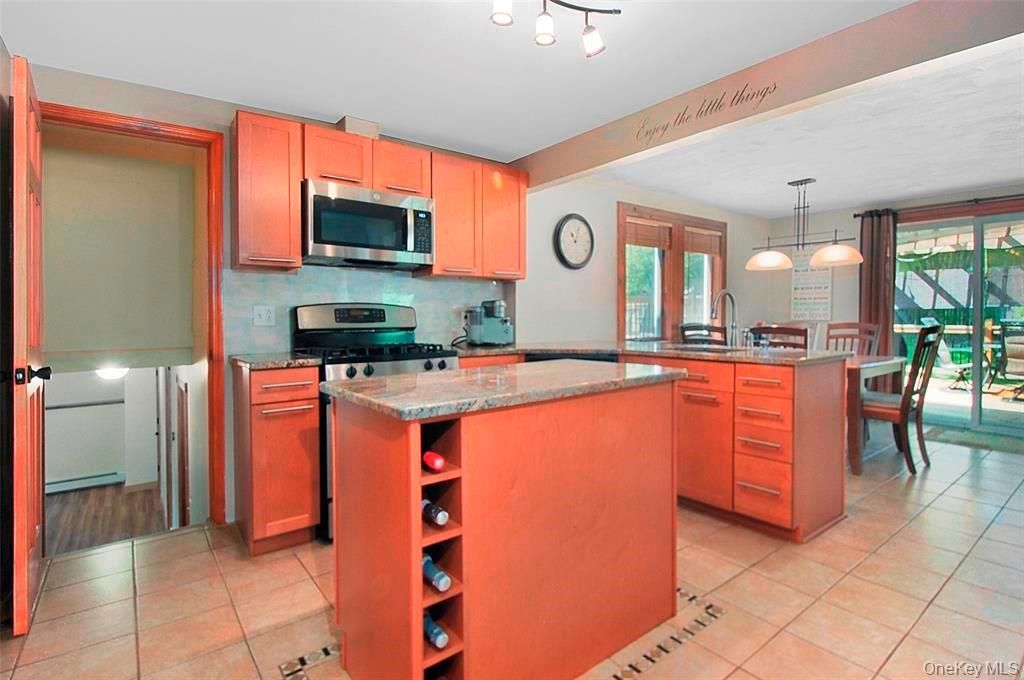 Dining room, Interior, Kitchen, Pendant Lights, Stainless Steel Appliances