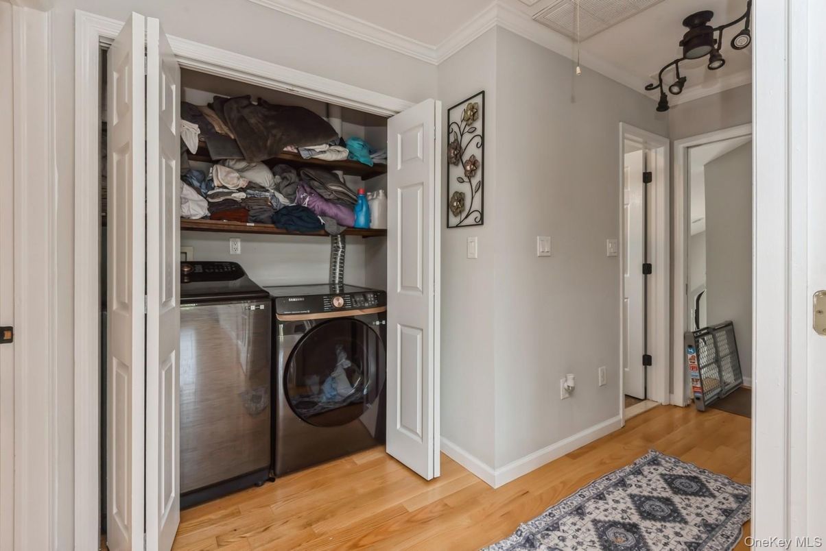 Interior, Utility Closets, Washer, Wood Texture Flooring