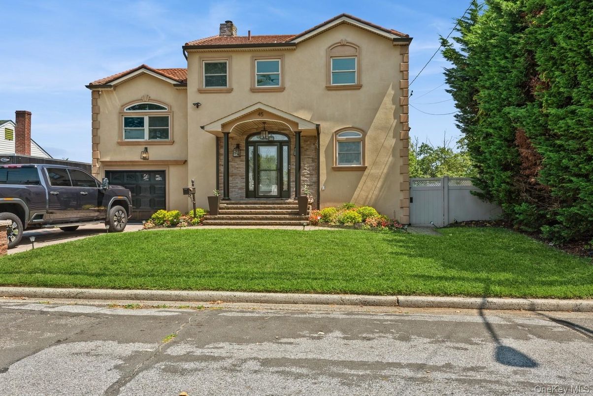 Attached, Exterior, Facade, Mediterranean
