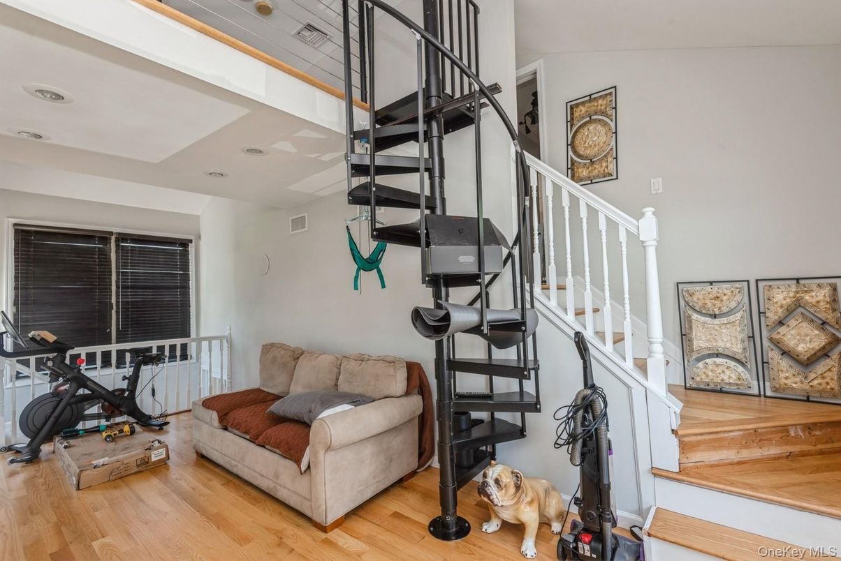 Fitness Equipment, Interior, Recessed Lighting, Wood Texture Flooring