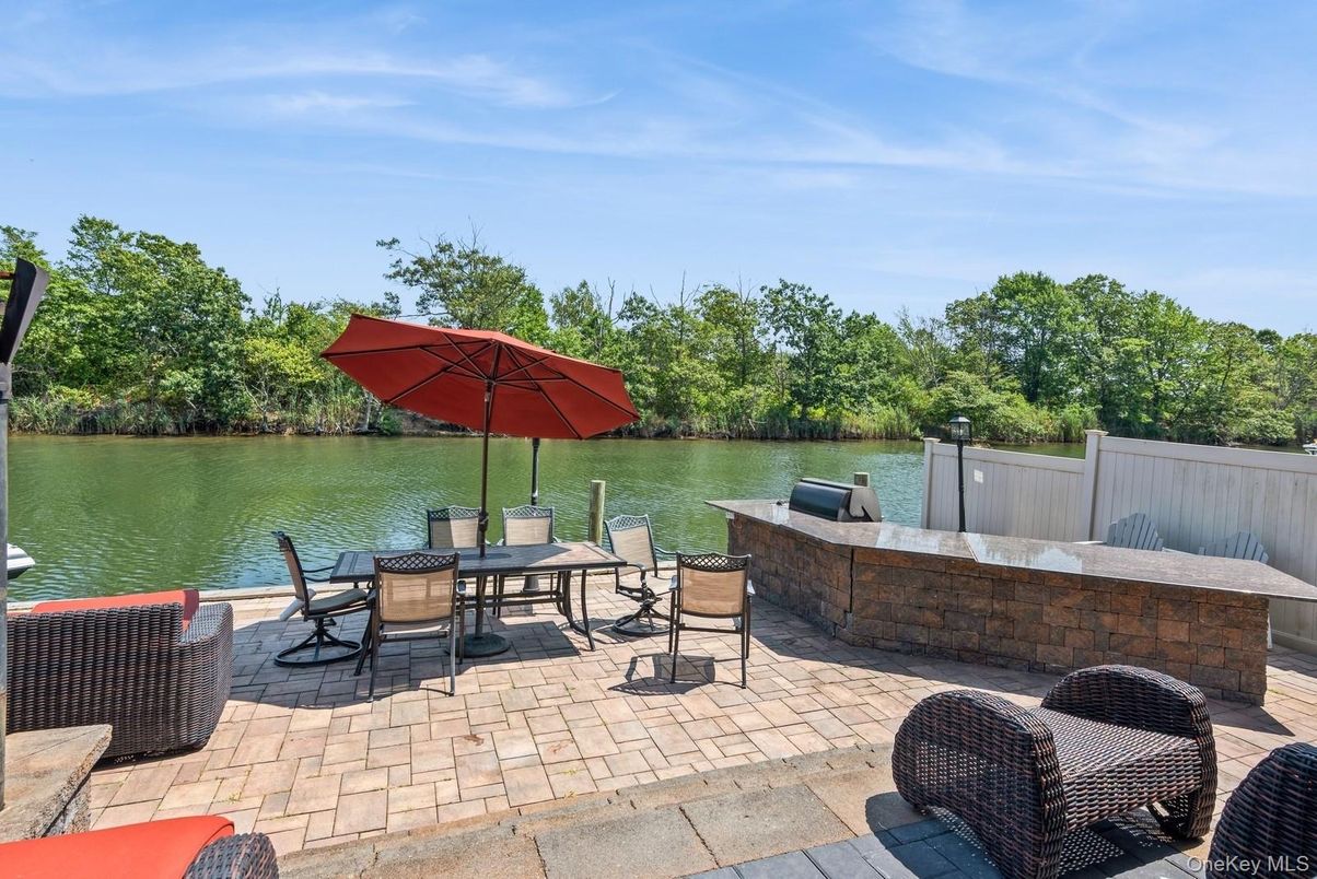 Exterior, Outdoor Kitchen, Water
