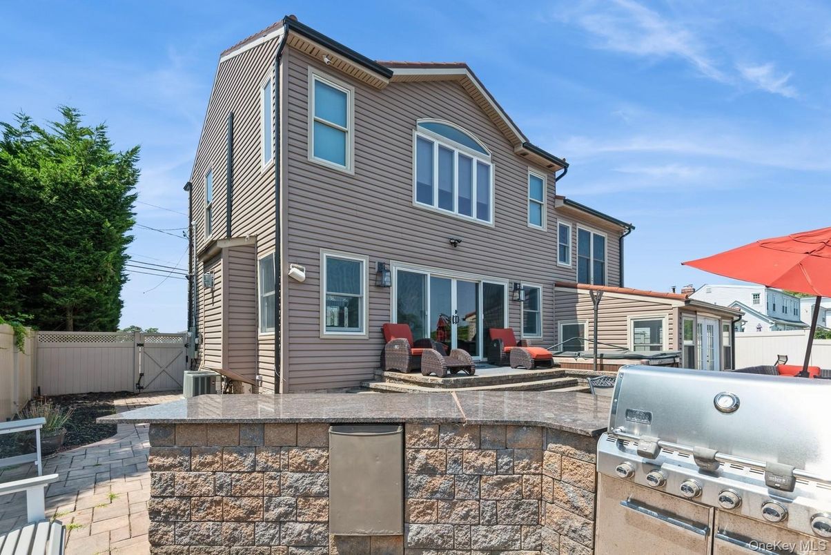 Exterior, Outdoor Kitchen