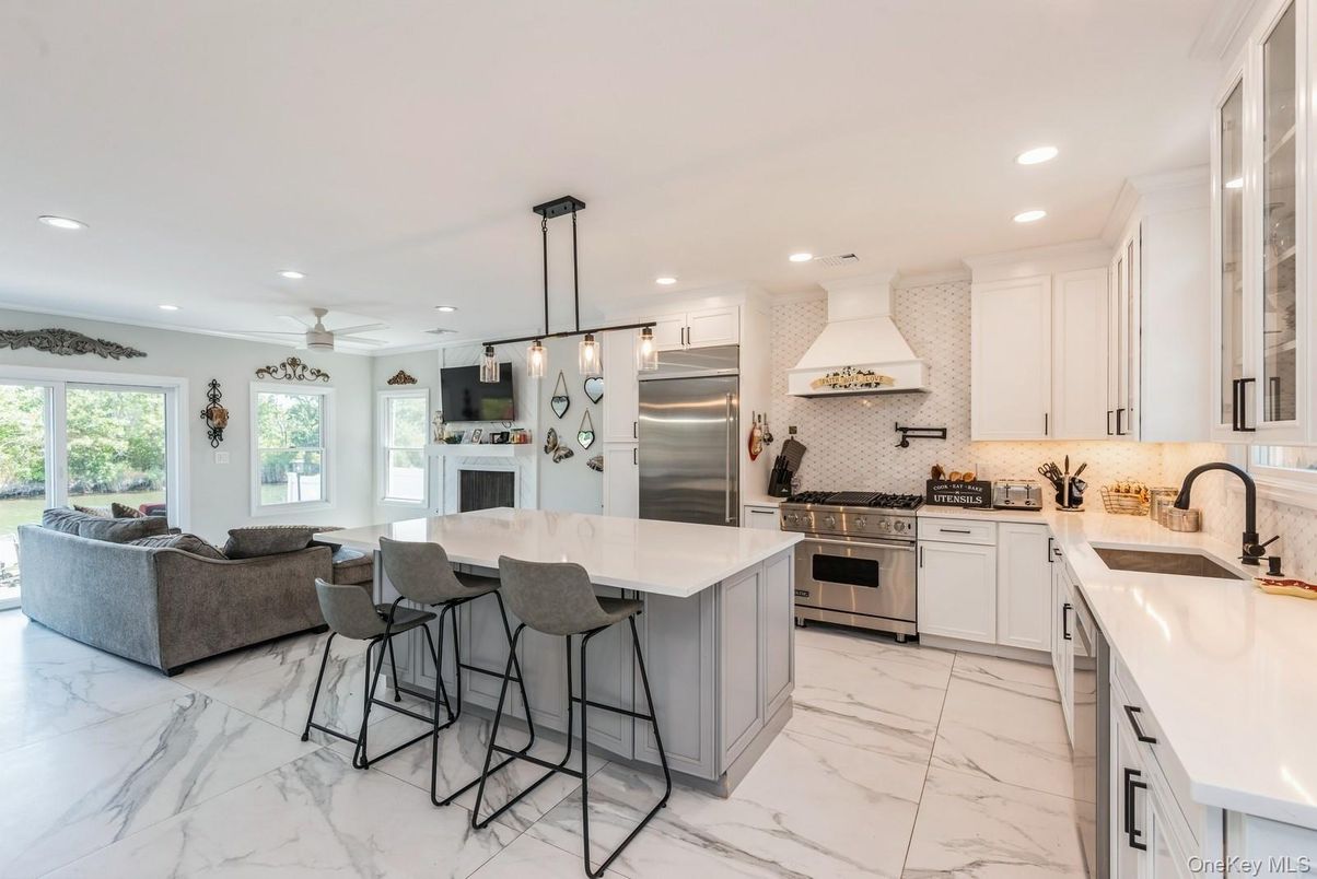 Interior, Kitchen, Living room, Marble, Pendant Lights, Recessed Lighting, Stainless Steel Appliances