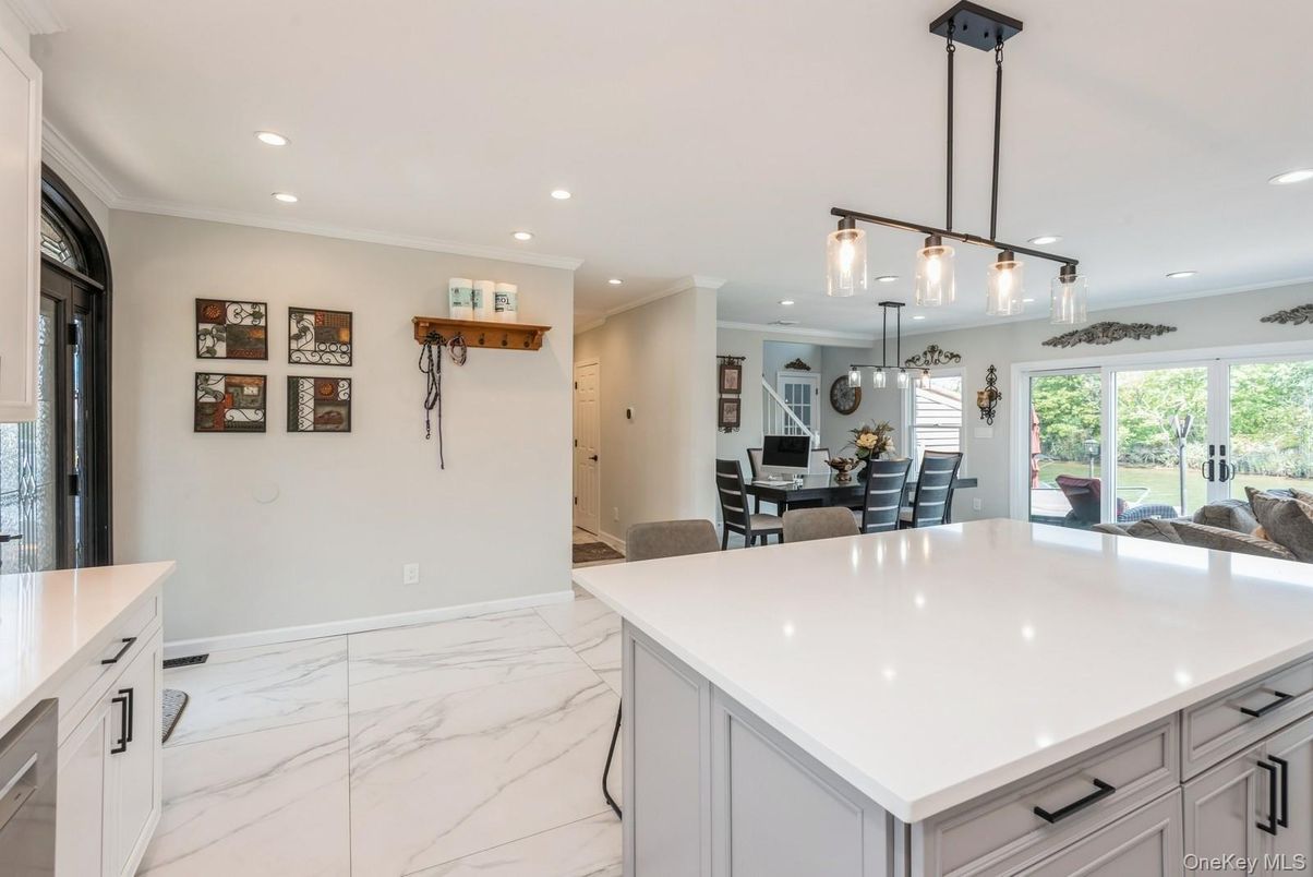 Dining room, Interior, Kitchen, Marble, Pendant Lights, Recessed Lighting