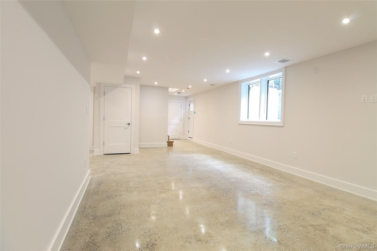 Empty room, Interior, Recessed Lighting