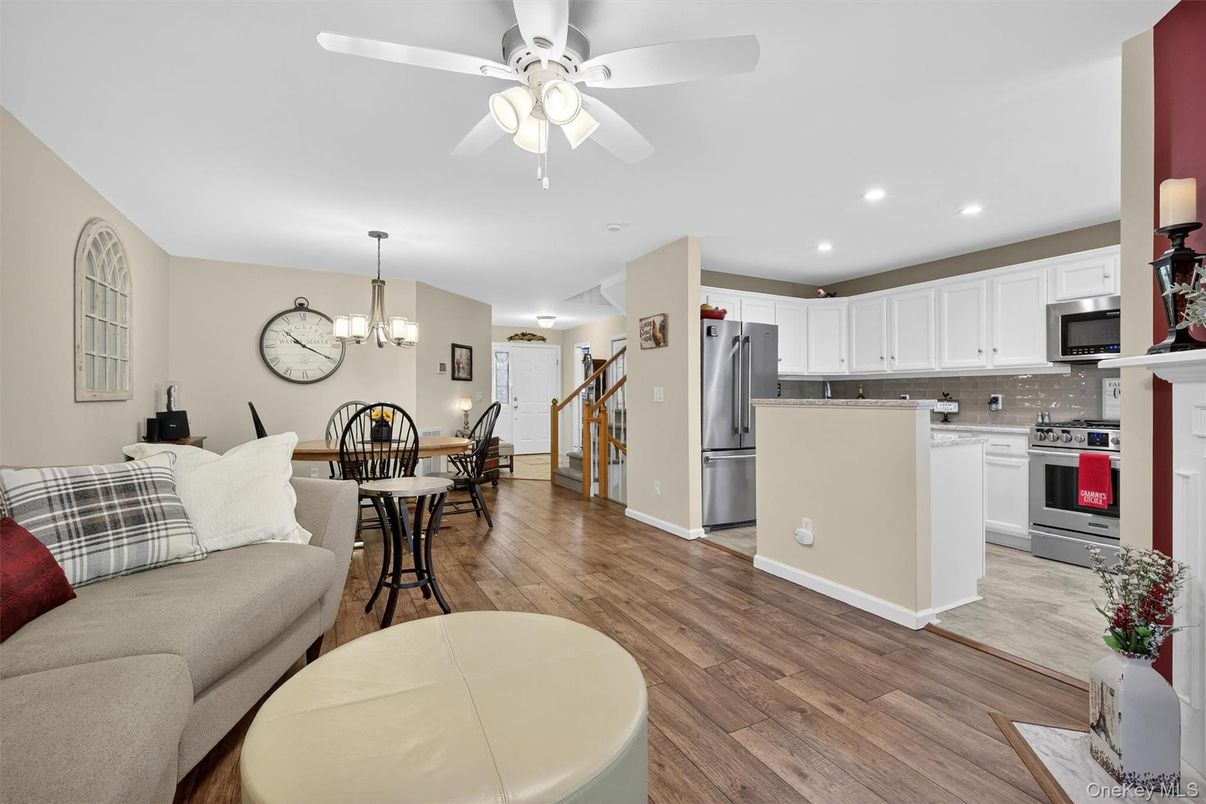 Chandelier, Dining room, Interior, Kitchen, Living room, Pendant Lights, Recessed Lighting, Stainless Steel Appliances, Wood Texture Flooring