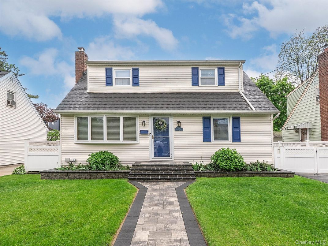 Exterior, Facade, Cape Cod