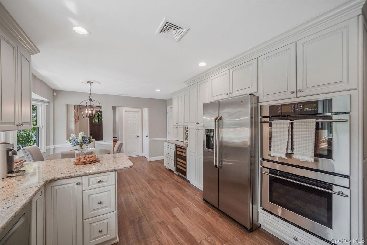 Dining room, Interior, Kitchen, Pendant Lights, Recessed Lighting, Stainless Steel Appliances, Wood Texture Flooring
