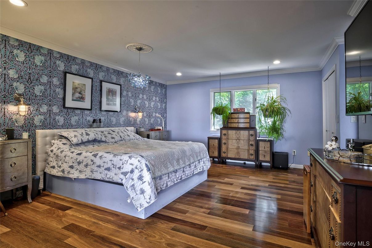 Bedroom, Interior, Pendant Lights, Recessed Lighting, Wood Texture Flooring