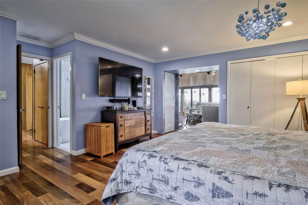 Bedroom, Interior, Pendant Lights, Recessed Lighting, Wood Texture Flooring