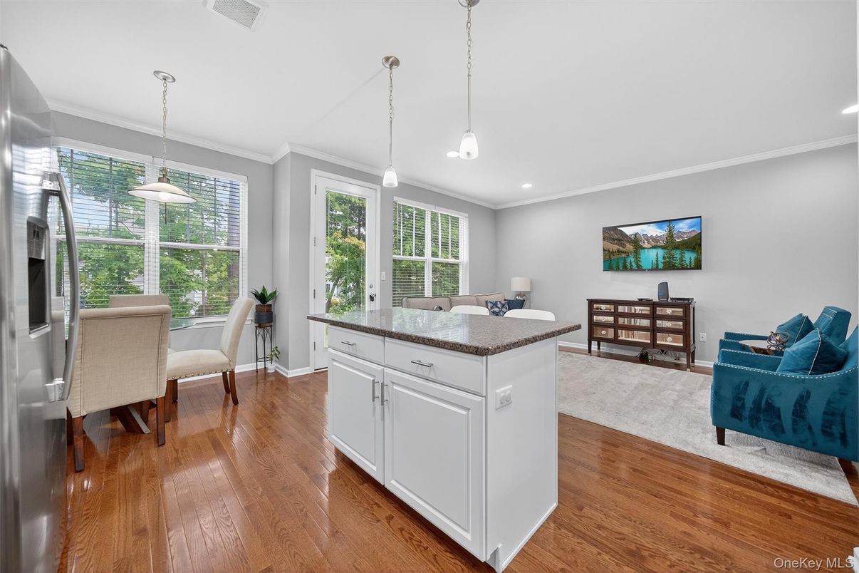 Dining room, Interior, Kitchen, Pendant Lights, Recessed Lighting, Wood Texture Flooring