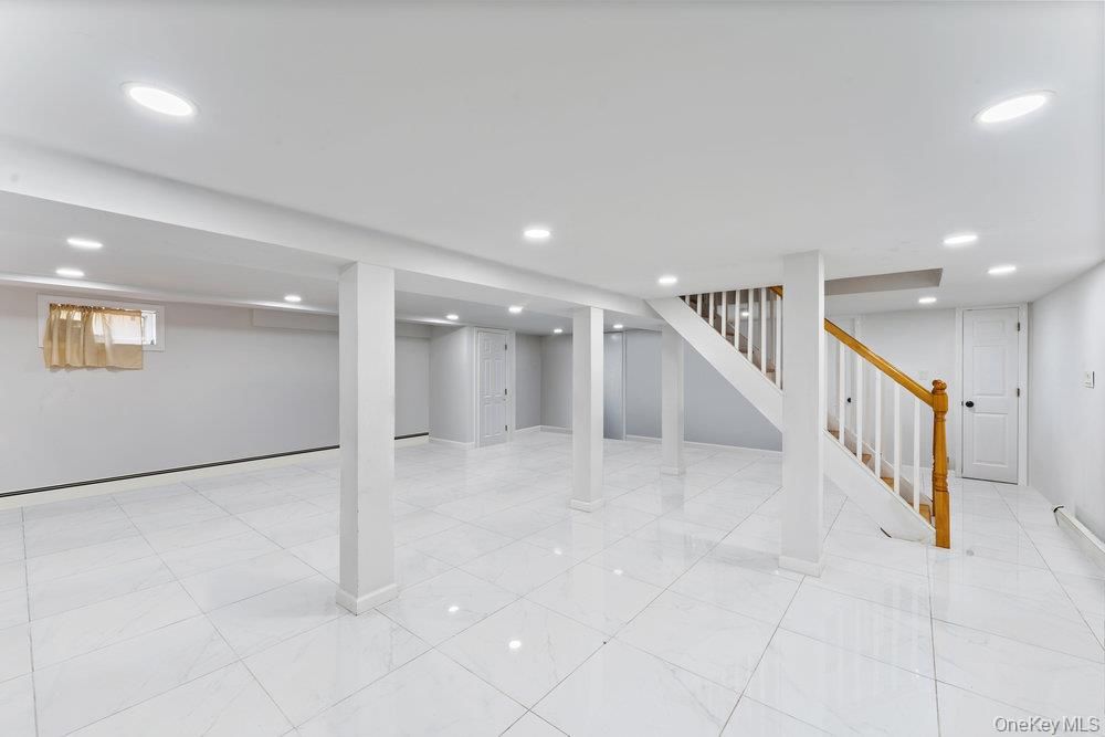Empty room, Interior, Marble, Recessed Lighting