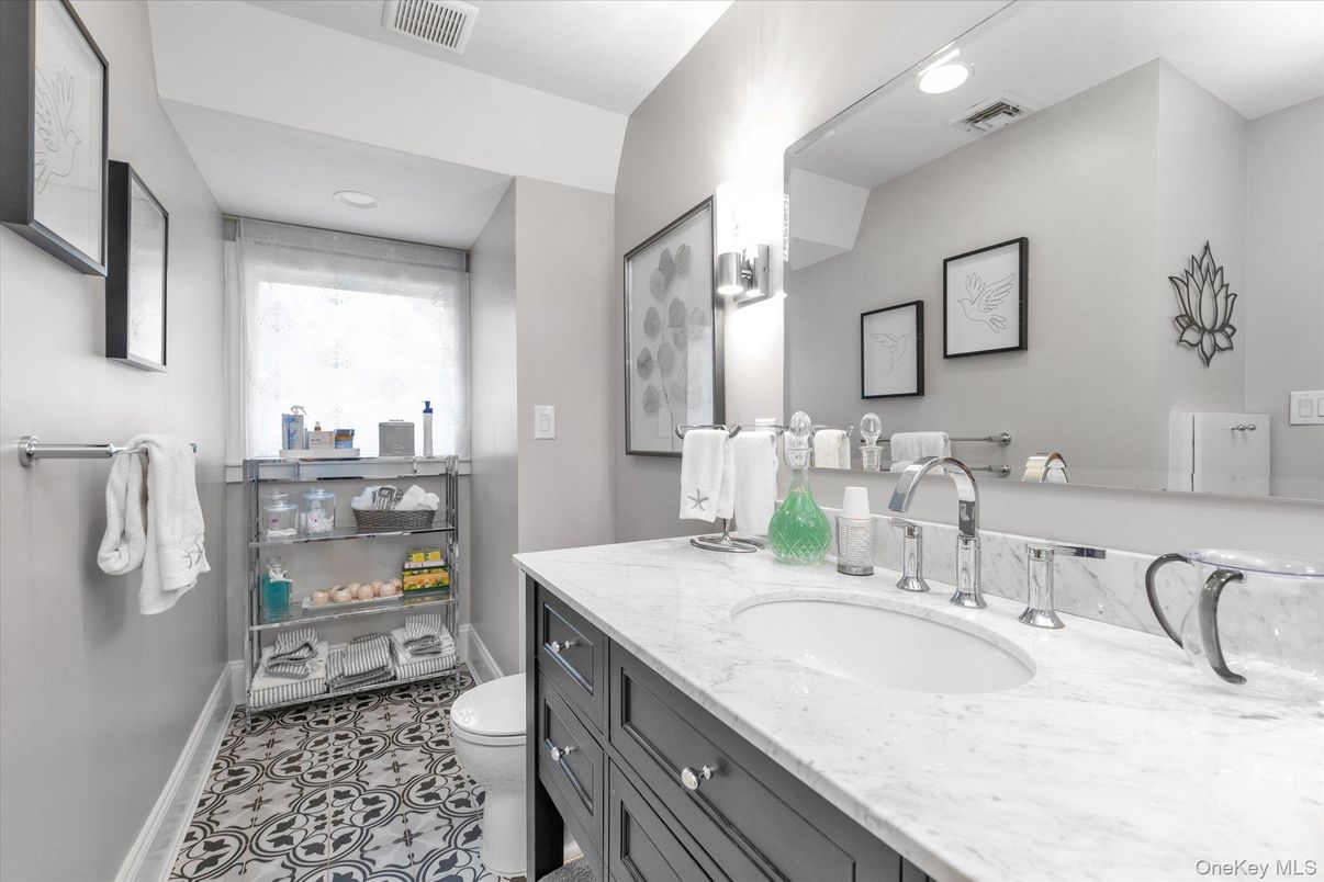 Bathroom, Interior, Recessed Lighting