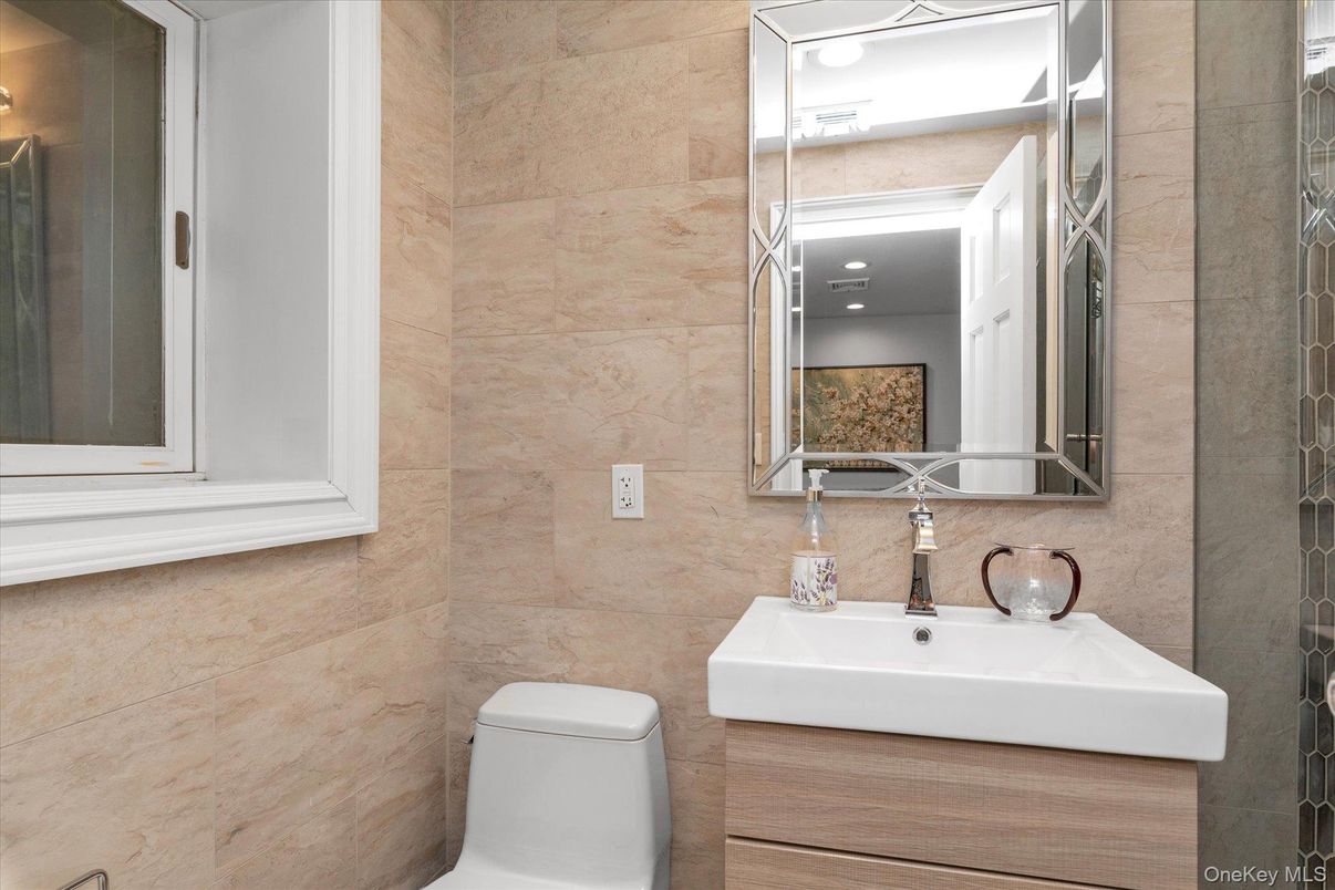 Bathroom, Interior, Recessed Lighting