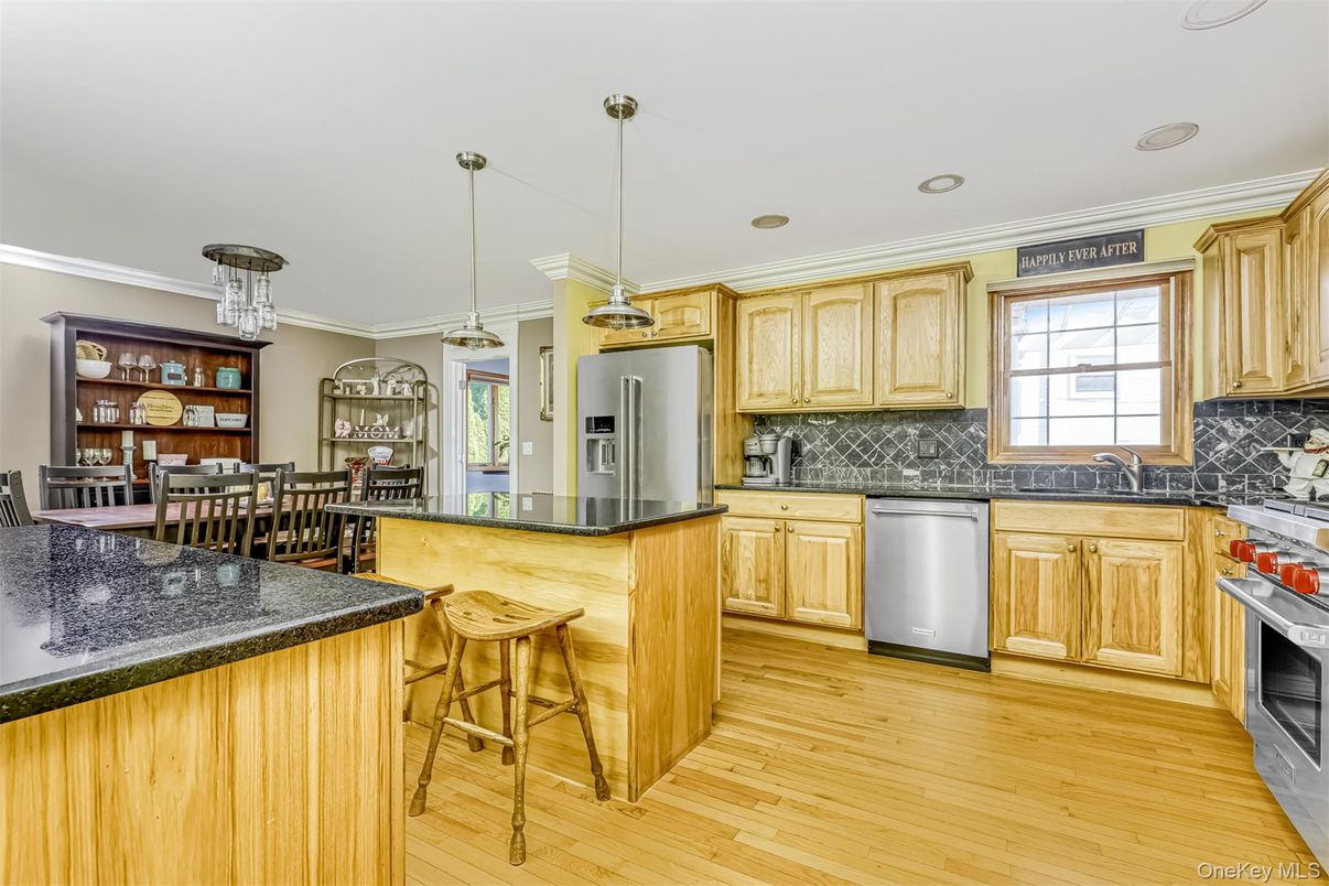 Dining room, Interior, Kitchen, Pendant Lights, Recessed Lighting, Wood Texture Flooring