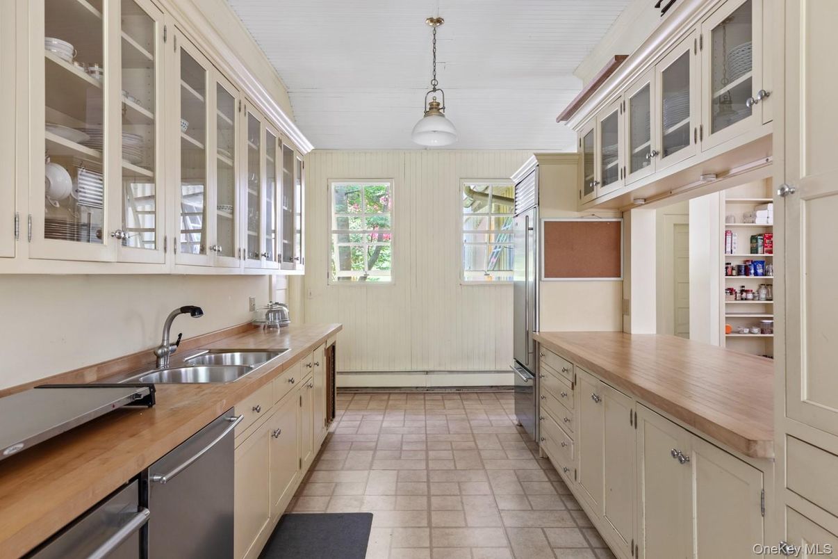 Interior, Kitchen, Pendant Lights, Stainless Steel Appliances