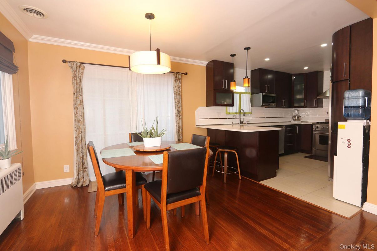 Dining room, Interior, Kitchen, Pendant Lights, Recessed Lighting, Wood Texture Flooring