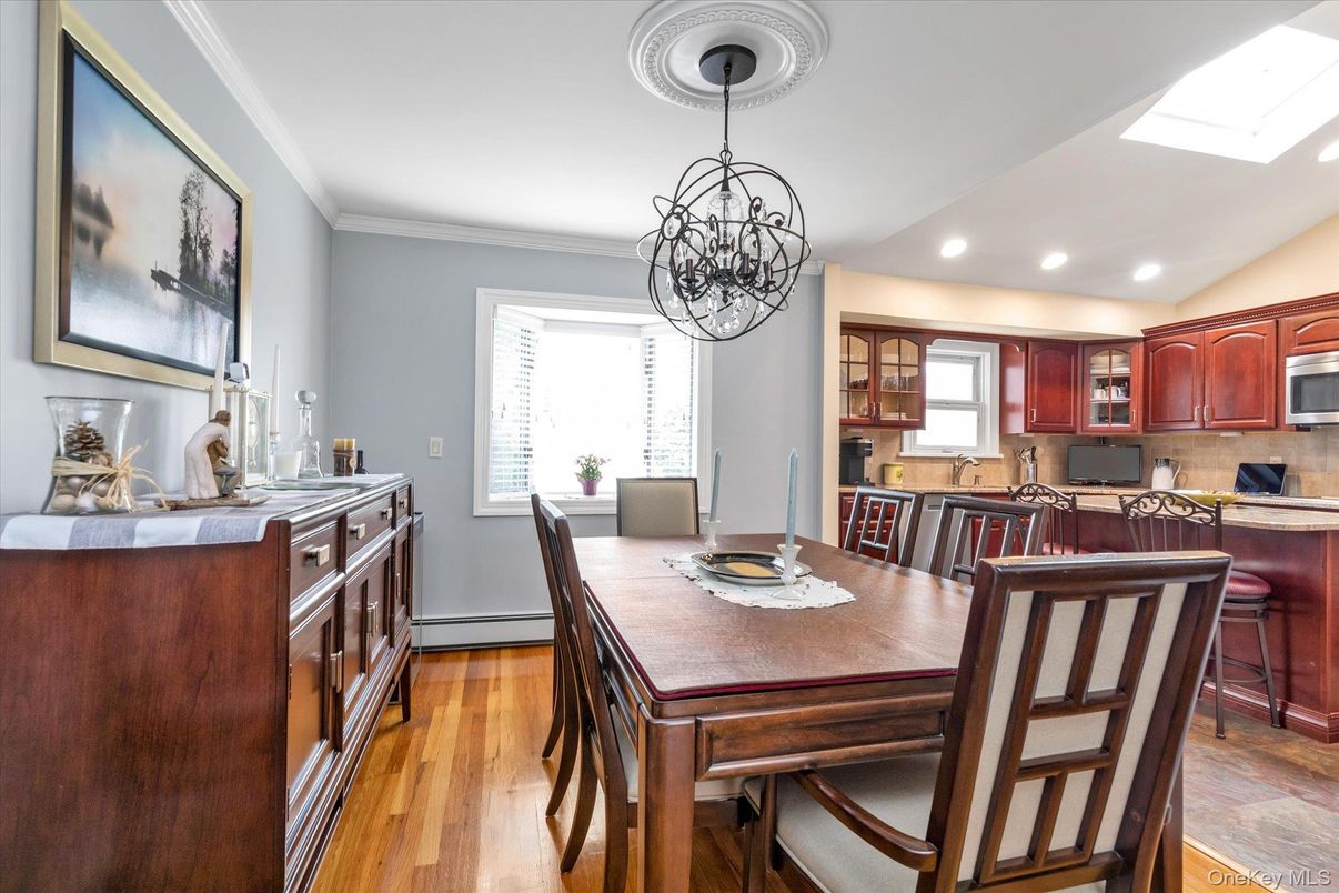 Dining room, Interior, Kitchen, Pendant Lights, Recessed Lighting, Wood Texture Flooring