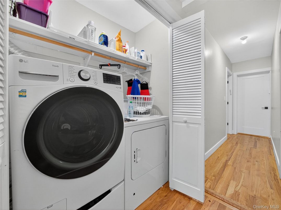 Interior, Utility Closets, Washer, Wood Texture Flooring