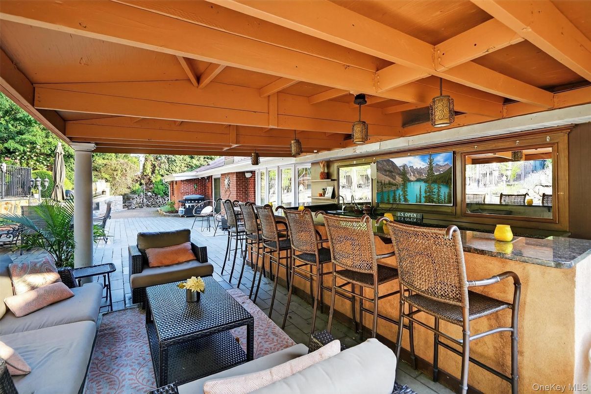 Exterior, Outdoor Kitchen