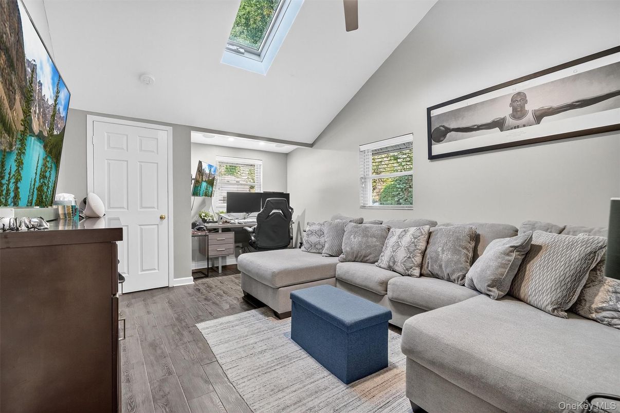Home Office, Interior, Living room, Recessed Lighting, Wood Texture Flooring