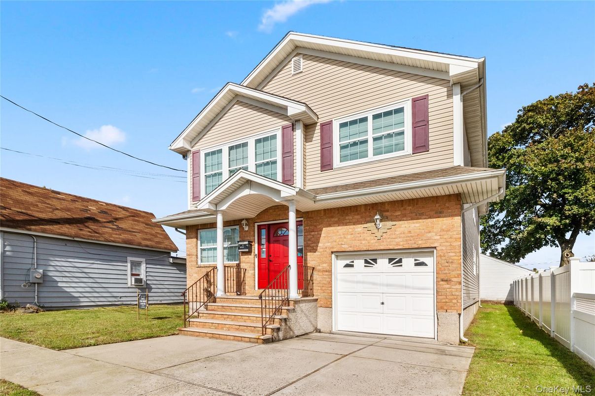 Attached, Exterior, Facade, Brick Facade, American Craftsman