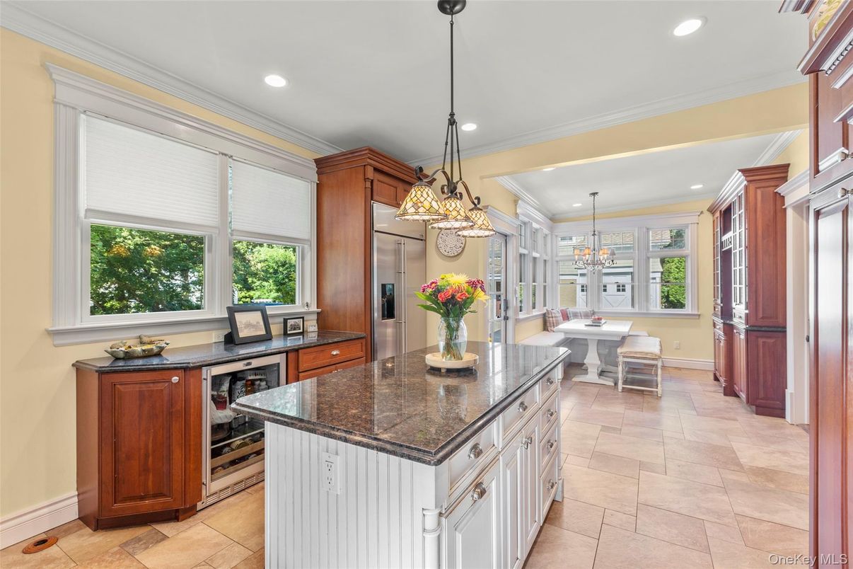 Chandelier, Dining room, Interior, Kitchen, Pendant Lights, Recessed Lighting, Stainless Steel Appliances