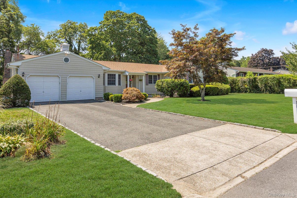 Attached, Exterior, Facade, Ranch