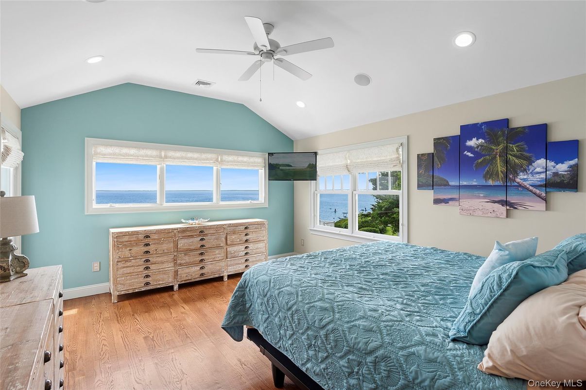 Bedroom, Interior, Recessed Lighting, Water, Wood Texture Flooring