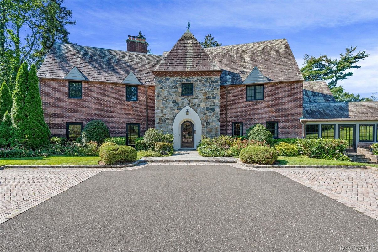 Exterior, Facade, Brick Facade, French Provincial