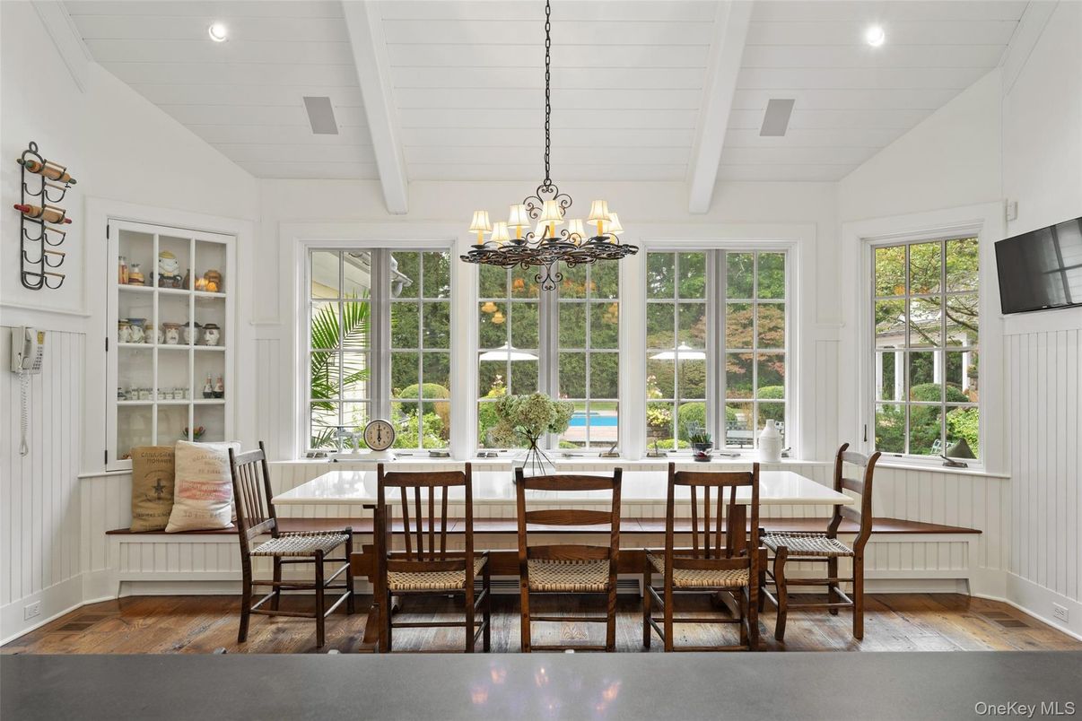 Chandelier, Dining room, Interior, Recessed Lighting, Wood Texture Flooring