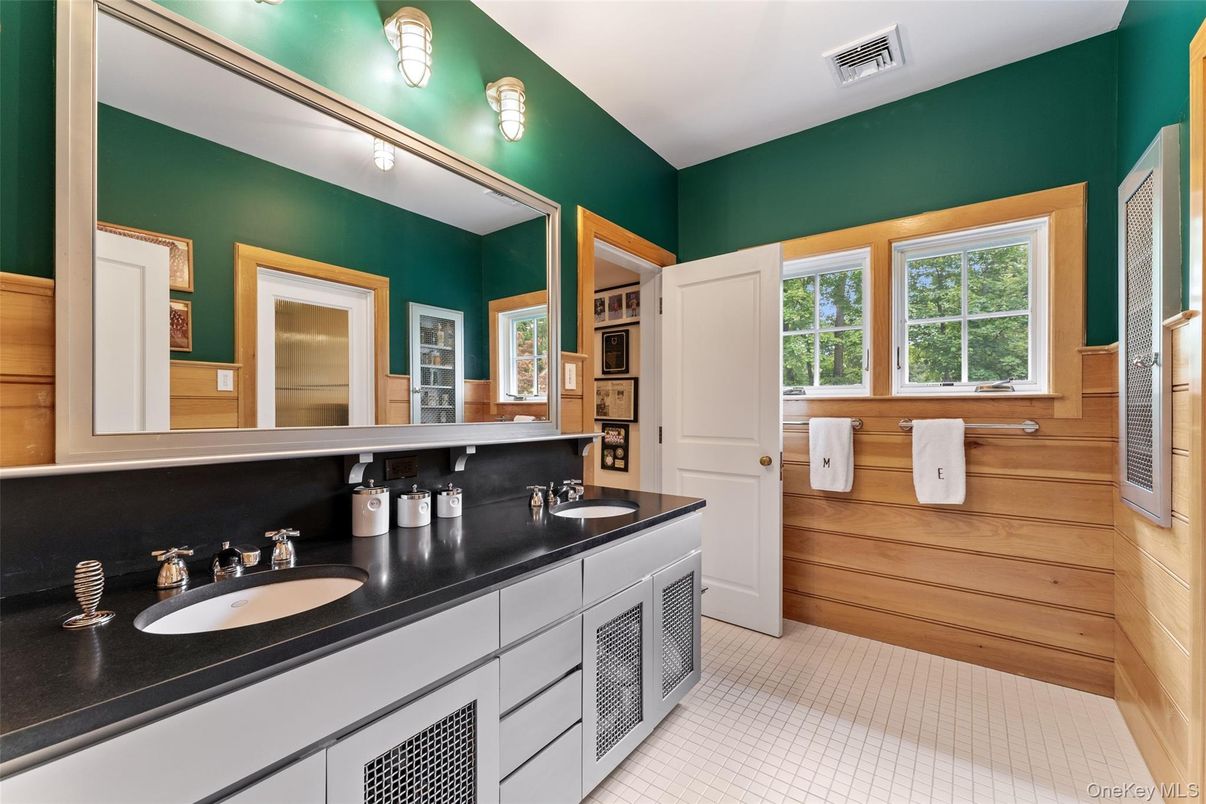 Bathroom, Dual Sink Vanities, Interior